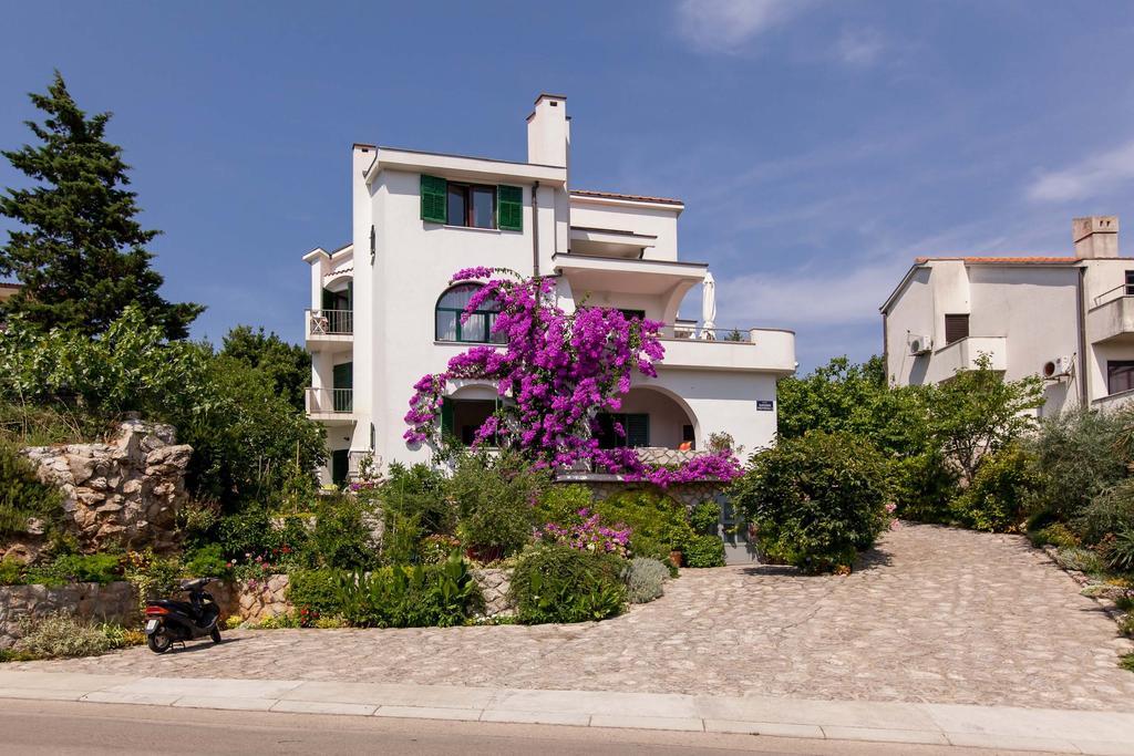 Apartments Delfin Krk Town Exterior photo